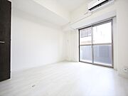 洋室7.4帖　エアコン完備　クローゼット付　バルコニー