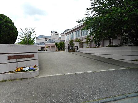龍ケ崎市立中根台中学校(1300m)