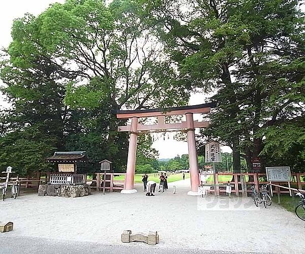 画像23:上賀茂神社まで1120m 京都産業大学の無料シャトルバス乗り場があります。