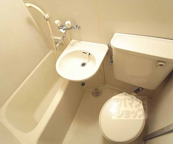 画像7:シャワー付きのバスルームです