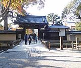 金閣寺まで2100m