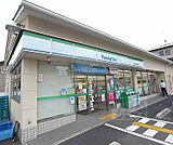 ファミリーマートまで511m