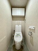 明るく清潔感のある節水型ウォシュレットトイレです 