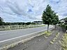外観：前面道路は歩道が整備されており、お子様も安心です。