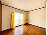 子供部屋：子供部屋にぴったりな洋室。明るい空間で成長を見守ります