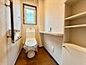 トイレ：毎日使うトイレは落ち着きと清潔感のあるデザイン