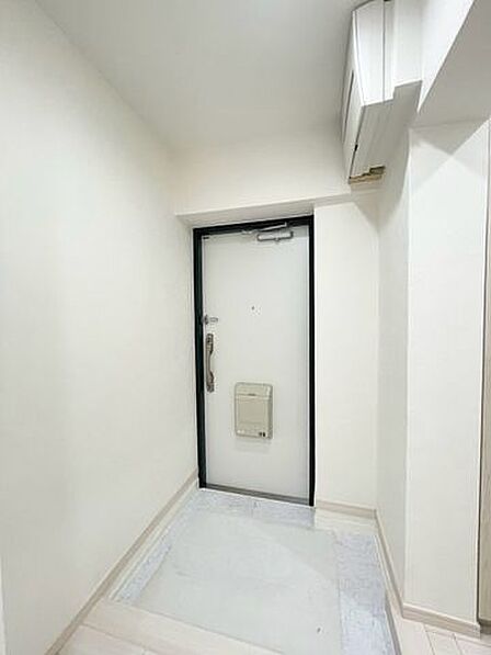 ご家族の「いってきます」「おかえり」を見守る、明るい玄関