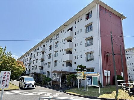 たっぷりの陽光を受け止める明るい邸宅で、新生活を！
