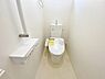 トイレ：トイレ トイレには快適な温水洗浄便座付き 