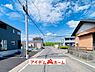 外観：前面道路 平日・土日問わずご案内致します！お気軽にお問合わせ下さい♪ 