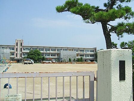 岩倉市立岩倉北小学校(550m)