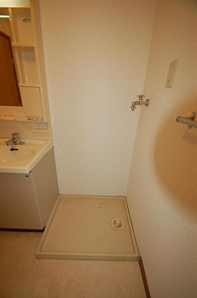 画像21:室内洗濯機置場あります。洗濯パンあります。