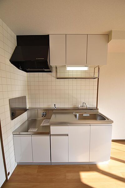 画像4:ガスコンロ設置可能なキッチンです。収納あります。