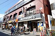 飲食店「マクドナルドまで1m」