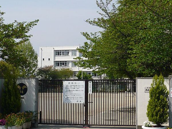 画像25:小学校「尼崎市立尼崎北小学校まで712m」