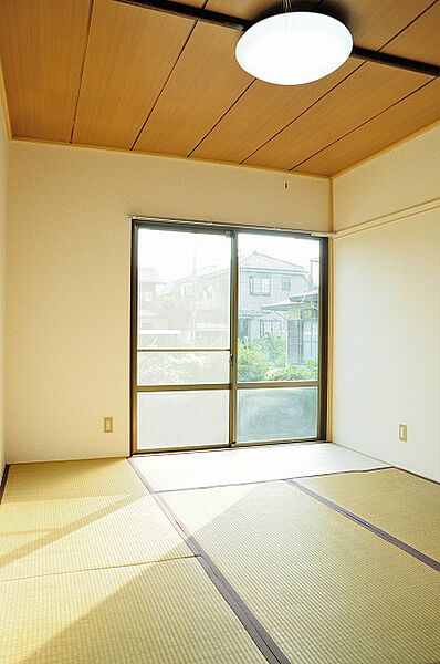 画像7:和室6畳　※写真は今回募集の部屋とは異なります