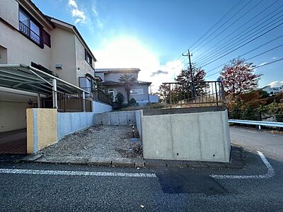 外観：販売されている全ての土地が、宅地用の土地であるとは限りません。都市計画法に基づき、基本的に住宅を建てることができるのは土地計画区であることに加え、市街化区域として定められている地域のみとなっています。