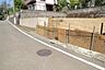 外観：隣家の土地はどうなっているのか、生活利便施設が近くにあるのか、学校まで近いかなど、お客様のライフスタイルにあわせたイメージが重要です。また、近くにあると困る施設が近くにないかも確認するといいでしょう。