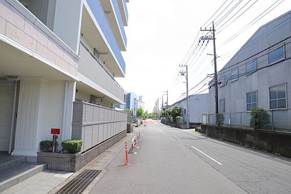 外観はマンショ...