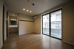 リコリス中一万 101号室 1階ワンルームのリビング/ダイニング