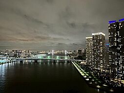晴海運河の美しい夜景を望む眺望