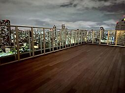 50階にあるスカイラウンジ