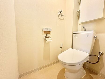 冬でも便座が暖かく清潔にお使いいただける温水洗浄便座です