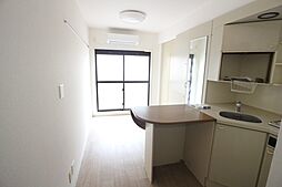 ラ・パルフェ・ド・フォルティーヌ 104 1階ワンルームのリビング/ダイニング