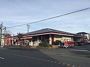 飲食店「ガストまで830m」