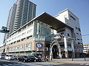 ショッピング施設「らびすた新杉田まで370m」