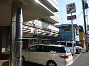 コンビニ「セブンイレブンまで200m」