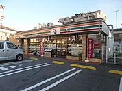 コンビニ「セブンイレブンまで80m」