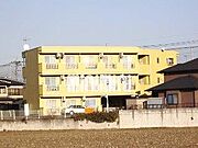 黄色のマンションが目印ですよ。