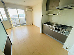 ブルースカイ 3階1LDKのリビング/ダイニング