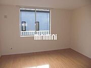 南向きで日当たり良好。明るい光が差し込みます。