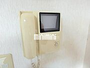 相手の顔が見えるモニター付き。