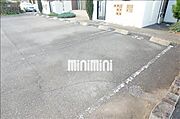 駐車場は2台付です。