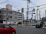 コンビニ「セブンイレブンまで240m」