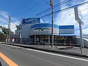 スーパー「しまむらストアーまで480m」