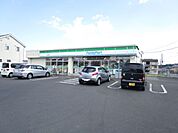 コンビニ「ファミリーマートまで100m」