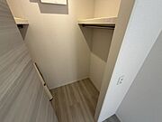 収納力のあるウォークインクローゼット