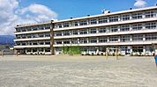 小学校「小田原市立町田小学校まで612m」