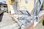 敷地内にゴミ捨て場があります