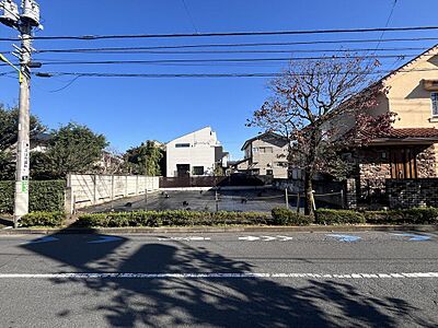 外観：歩道のある公道に面した整形地、建築条件はありません、ご自由にお建て頂けます。