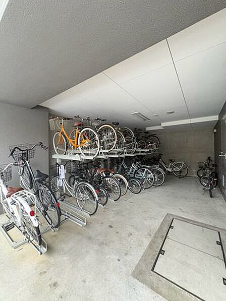駐輪場、空き状況はお問い合わせください。