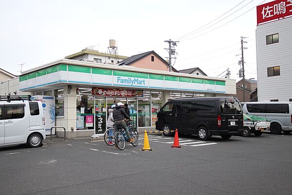 画像19:ファミリーマート名東山の手店　駐車場