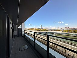 ■東向きのバルコニーから、運河を望む素晴らしい景色を楽しめます。四季折々の景色が広がります。