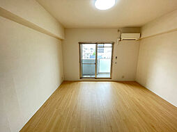 ユミ 3階1LDKのリビング/ダイニング