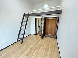 クレストアーバニア 2階1Kのリビング/ダイニング