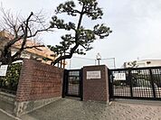 中学校「名古屋市立日比津中学校まで714m」
